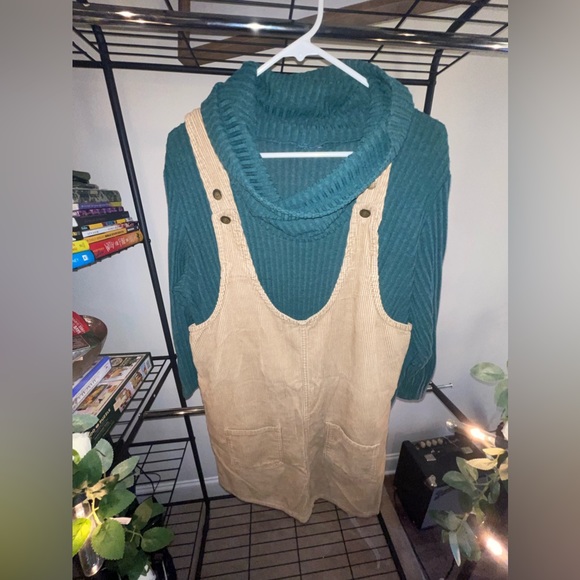 Feel swoop neck/ corduroy jumper - Picture 1 of 4